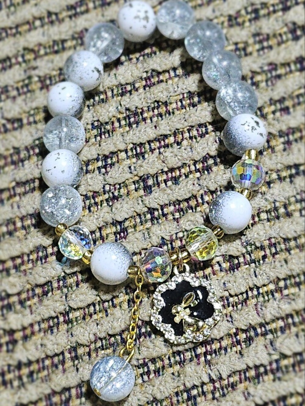 2/15$ Elegant White and Clear Beaded Bracelet with Gold Accents